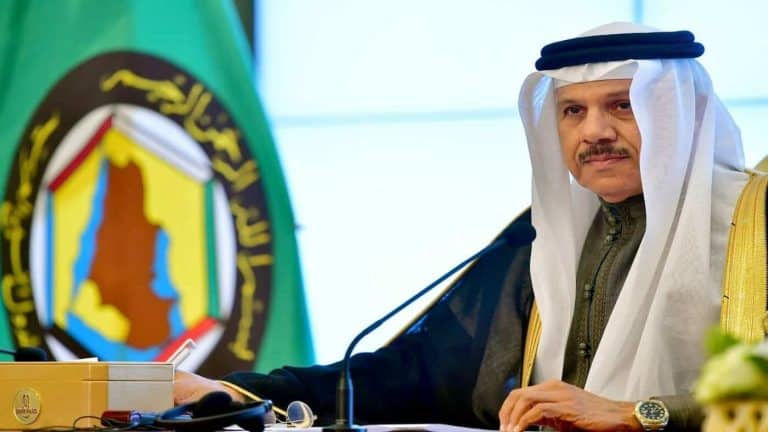 البحرين عادت إلى رشدها.. أول تعليق من وزير خارجيتها على المصالحة الخليجية بعد أن رضخ المحاصرون! عبداللطيف الزياني watanserb.com