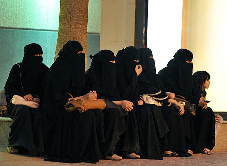 بعد قتل قمر على يد أشقائها .. رهف فتاة سعودية مهددة بالقتل وتستنجد! رهف مهددة بالقتل.. سعودية تستنجد لإنقاذها watanserb.com