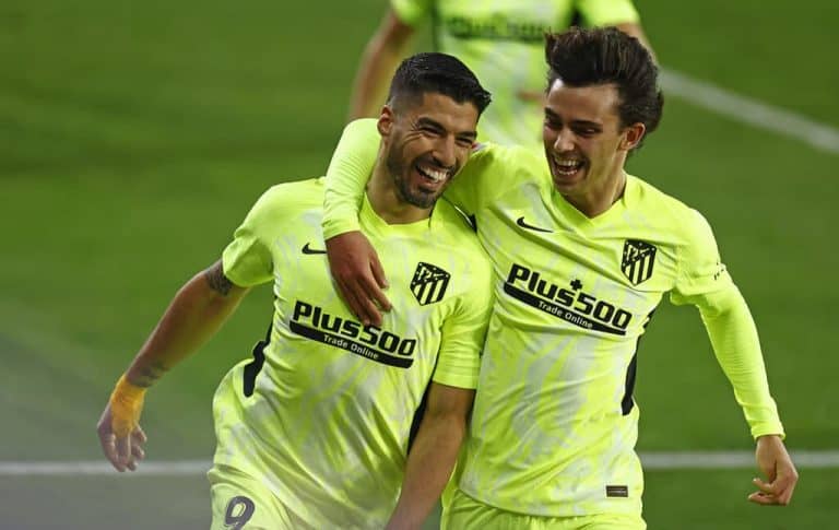 “شاهد” ثنائية سواريز تبعد فريقه أتلتيكو مدريد عن أقرب منافسه بصدارة الليغا الإسبانية فريق أتلتيكو الإسباني watanserb.com