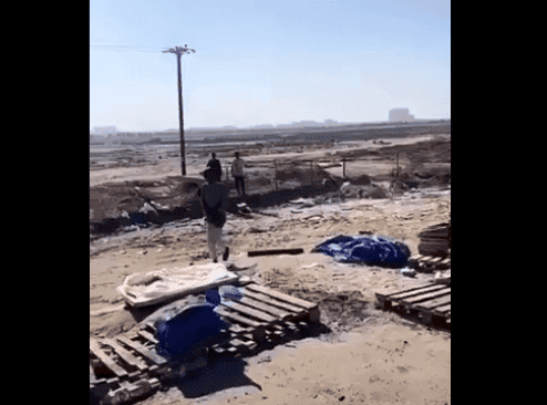 “هذا حلالي ومالي”.. “شاهد” لحظة محاولة انتحار “بدون” في الكويت حرقاً أمام الشرطة! لحظة انتحار شاب من البدون بالكويت watanserb.com