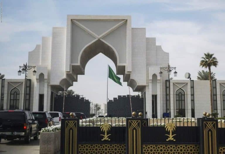 تفاصيل قصف الديوان الملكي السعودي watanserb.com