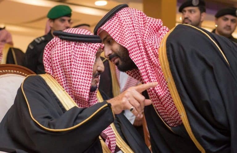 الملك سلمان ورئيس الشؤون الخاصة watanserb.com