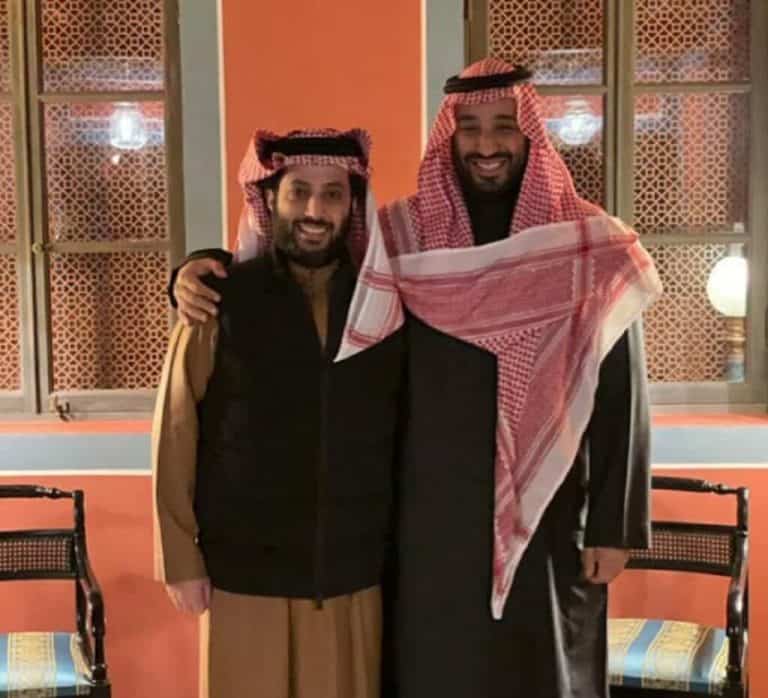 تركي آل الشيخ يتفاخر بهذه الصورة التي أخذها مع ابن سلمان.. أين التقطت؟ تركي آل الشيخ watanserb.com
