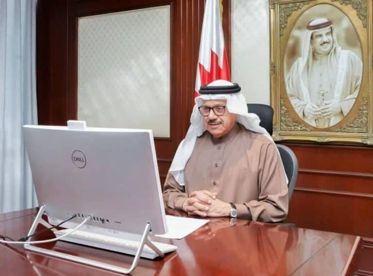 البحرين على استحياء: متمسكون بإقامة دولة فلسطينية عاصمتها القدس الشرقية! عبداللطيف الزياني وزير خارجية البحرين watanserb.com