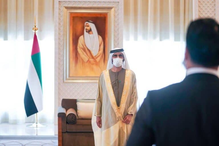 شاهد محمد محمود آل خاجة أول سفير للإمارات في إسرائيل وأقسم أمام ابن راشد على حمل الأمانة محمد محمود آل خاجة سفير الإمارات لدى اسرائيل watanserb.com