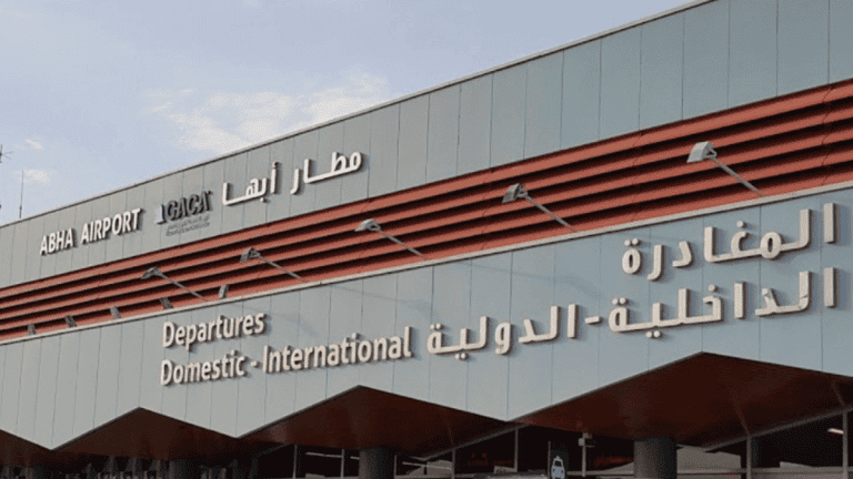 الحوثيون يقصفون قاعدة الملك خالد الجوية ومطار أبها الدولي وابن سلمان في حيرة من امره الحوثيون يقصفون مطار أبها الدولي في السعودية watanserb.com
