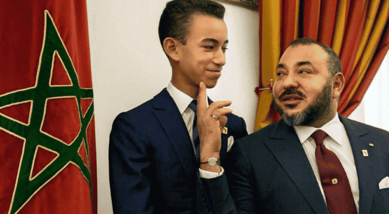 حقيقة افراج ملك المغرب عن آلاف السجناء في ذكرى ختان ولي عهده الأمير مولاي الحسن؟! ملك المغرب محمد السادس وولي عهده مولاي الحسن watanserb.com