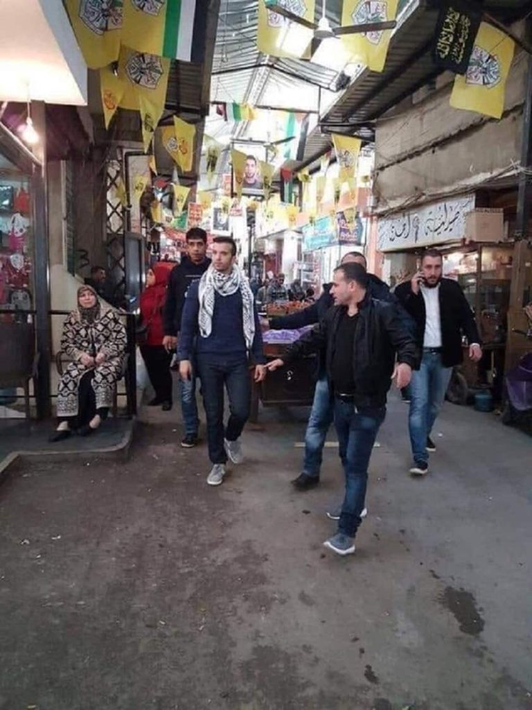 كاتب فلسطيني يفضح “المناضل” فادي محمد دحلان العائد إلى غزة بعد رحلة كفاح في بارات دبي فادي محمد دحلان watanserb.com