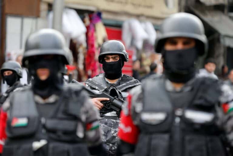 جريمة تهز لواء الجفر بعد قتل أردني لطفلتيه watanserb.com