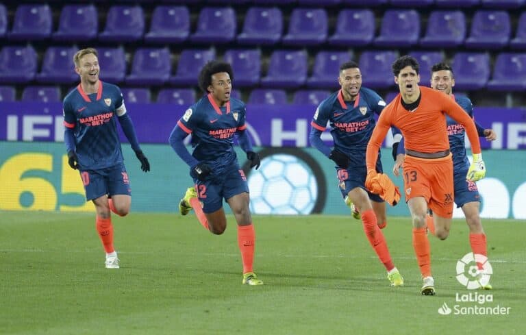 احتفال ياسين بونو وفريقه بهدفه القاتل في الدوري الإسباني watanserb.com