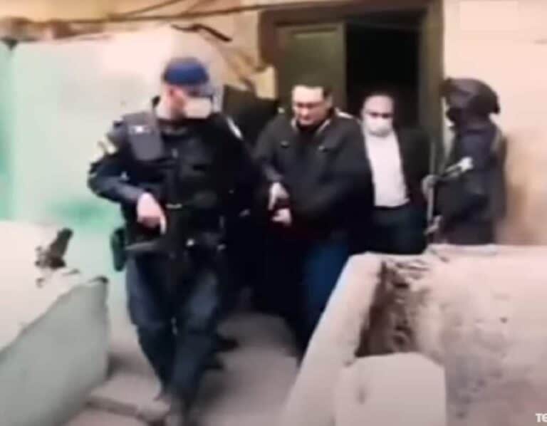 كيف وأين ألقي القبض على “متحرش المعادي” بعدما تستّر عليه صديقه! الأمن المصري يلقي القبض على متحرش المعادي بعد فعلته مع الطفلة watanserb.com