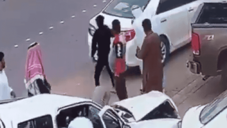 المسعف سامي العنزي حديث مواقع التواصل وهذا ما فعله في حفر الباطن بشجاعة ودون تردد المسعف السعودي سامي العنزي watanserb.com