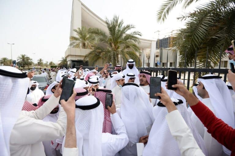 كاتب سعودي يتطاول على الكويتيين بسبب بدر الداهوم watanserb.com