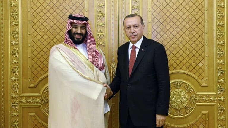 السعودية لن تجرؤ على طلب مساعدة تركيا في قتال الحوثيين.. كاتب يمني يكشف التفاصيل السعودية لن تجرؤ على طلب مساعدة تركيا في قتال الحوثيين watanserb.com