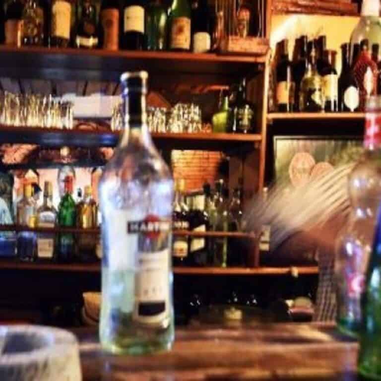 وفاة فتاة كويتية جراء تناولها خمور محلية الصنع watanserb.com