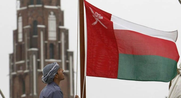 عصابة من الوافدين بسلطنة عمان تستخدم أسلوباً جديداً في سرقة العُمانيين! الأرصاد العُمانية watanserb.com