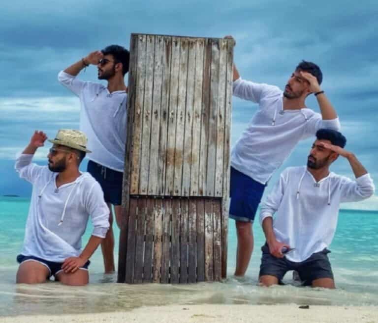 عبود العمري نطق الشهادة .. صديقه الذي نجا من الموت يروي ما حدث قبل صعود روحه بلحظات صديق عبود العمري الذي نجا من الموت يروي ما حدث watanserb.com