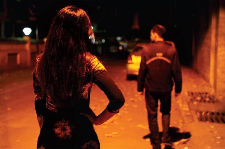 القبض على عصابة نسائية من 8 نساء أفريقيات يستدرجن العمانيين بصور فاضحة watanserb.com