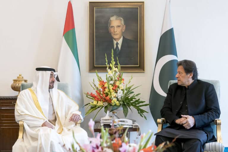 محمد بن زايد غاضب من عمران خان وقرر معاقبة باكستان watanserb.com