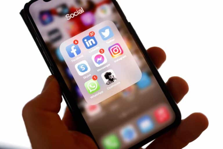 سلطنة عمان تحظر تطبيق كلوب هاوس watanserb.com