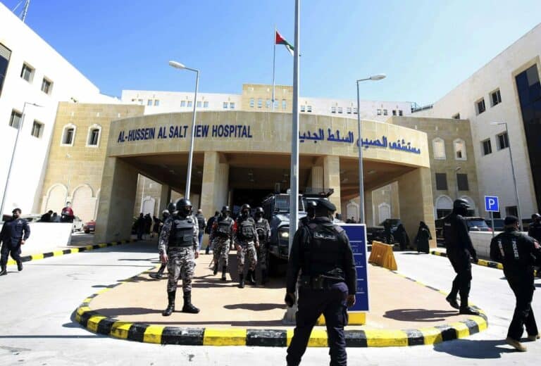 طبيب أردني يفجر مفاجأة حول فاجعة مستشفى السلط: وفيات البارحة ليسوا أول الضحايا! طبيب أردني يفجر مفاجأة حول حدث مستشفى السلط الحكومي watanserb.com