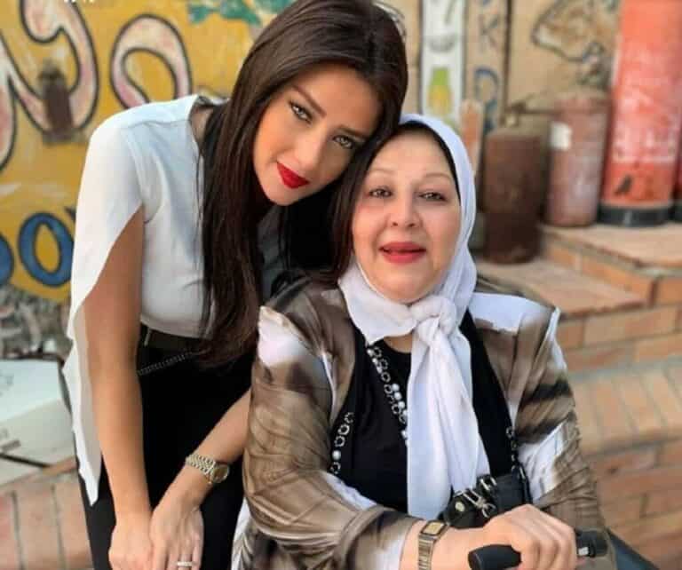 هذا آخر ما طلبته والدة رضوى الشربيني قبل وفاتها بعد صراع مع “كورونا” وفاة والدة رضوى الشربيني بفيروس كورونا watanserb.com