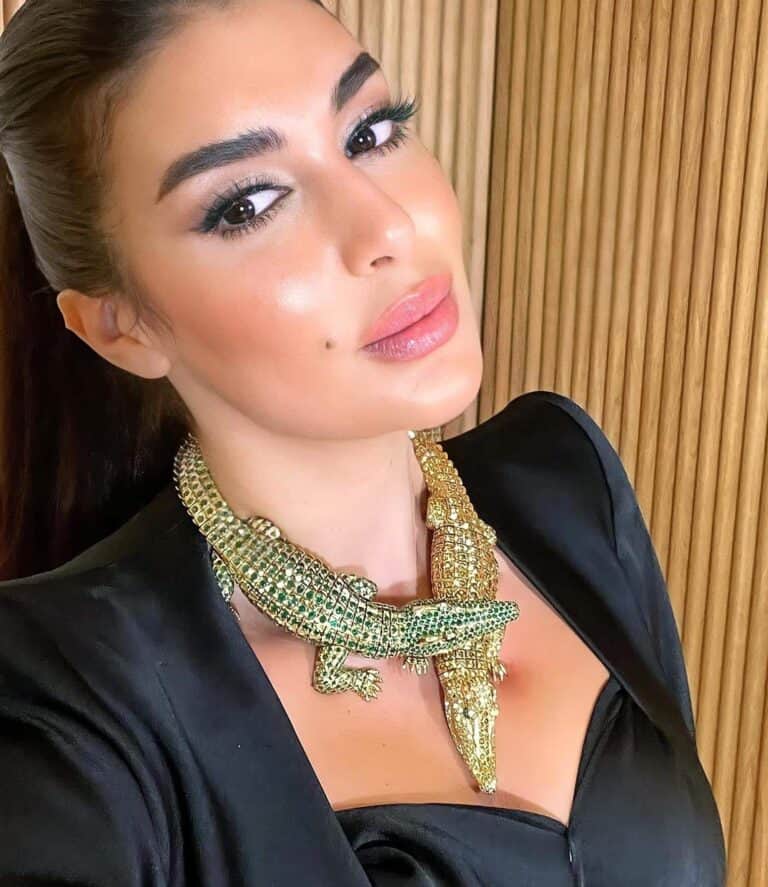 ياسمين صبري تنافس نجمة الإغراء الإيطالية مونيكا بيلوتشي بارتداء أغلى عقد بالعالم ياسمين صبري ترتدي عقد التمساح الاغلى في العالم watanserb.com