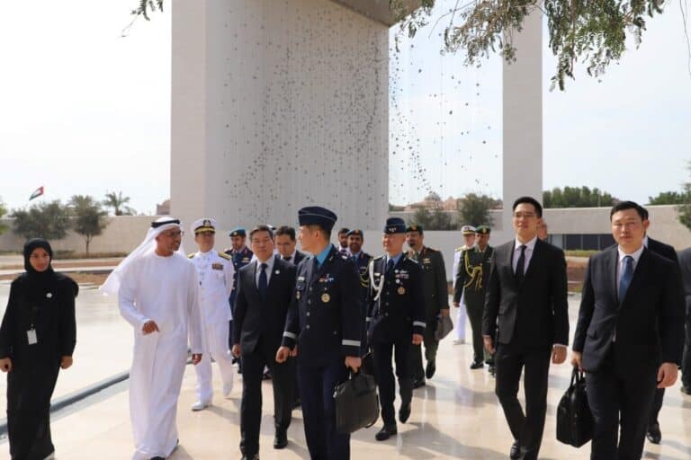 الامارات وكوريا الجنوبية watanserb.com