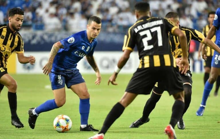 الاتحاد يقهر الهلال في ” الكلاسيكو” ويشعل الصراع على صدارة الدوري السعودي الكلاسيكو السعودي بين فريق الاتحاد ومنافسه الهلال watanserb.com