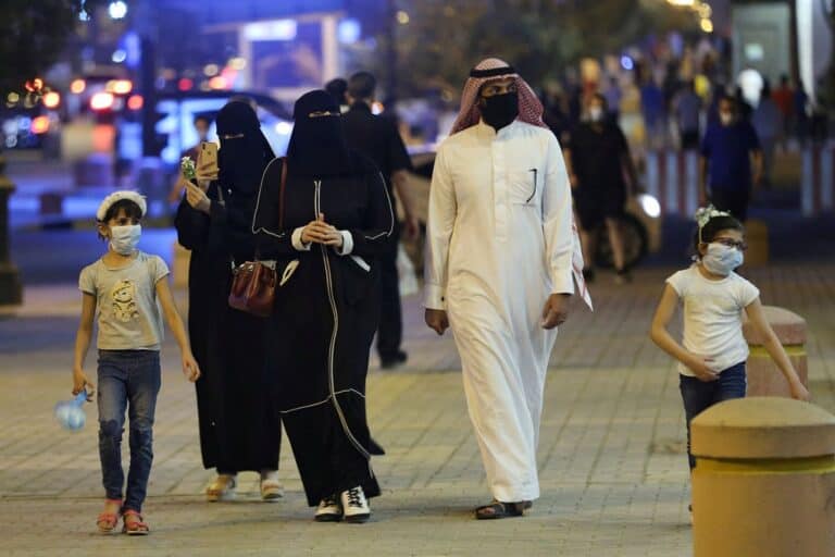 عجز مالي في معظم دول الخليج بسب تداعيات كورونا watanserb.com