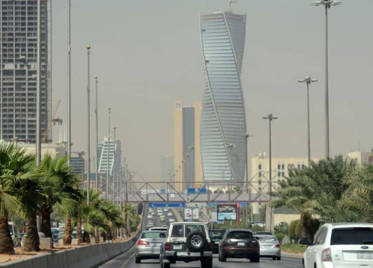 أمير سعودي يدعو لطرد اللبنانيين من الوظائف الخاصة من السعودية watanserb.com