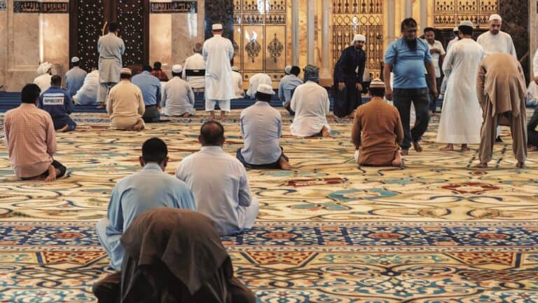 تعرف على أطول وأقصر عدد ساعات الصيام في العالم.. فما قصة الجزائر والكويت صلاة التراويح في رمضان watanserb.com