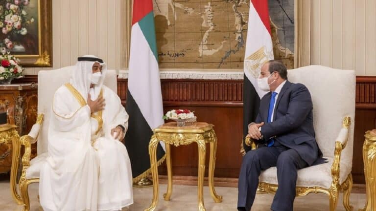 محمد بن زايد وصل الى مصر في زيارة مفاجئة التقى خلالها السيسي watanserb.com