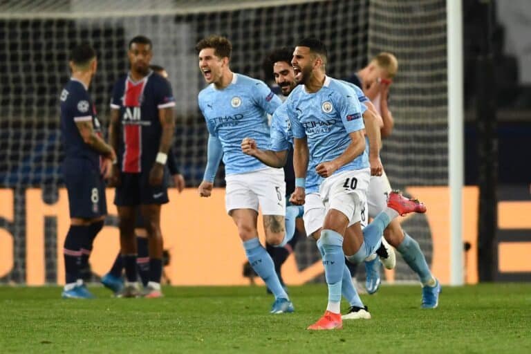 فريق مانشستر سيتي بعد احتفاله بهدف رياض محرز في مرمى باريس سان جيرمان watanserb.com