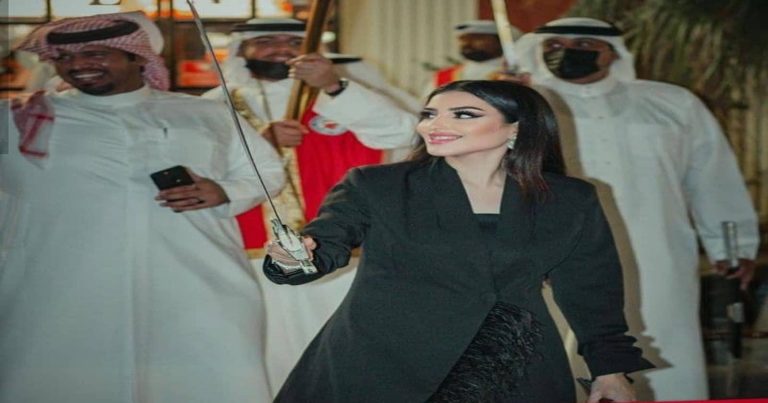 المهرة البحرينية ترقص للرجال watanserb.com
