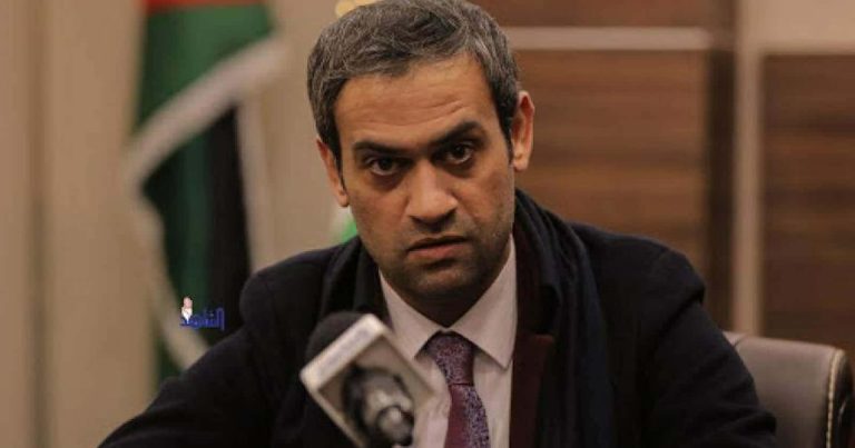 حشود عشائرية تصل مقر إقامة النائب أسامة العجارمة بعد هدم الشرطة خيمة مناصريه النائب أسامة العجارمة watanserb.com