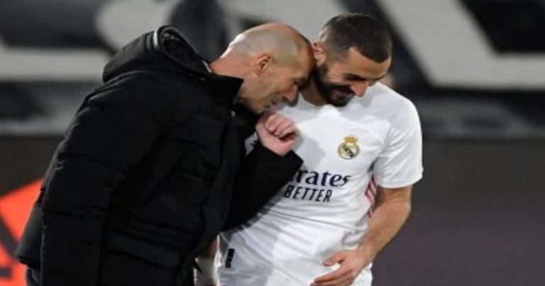 بنزيما ينهي الجدال بشأن مستقبل زيدان مع ريال مدريد بجملة واحدة بنزيما ومستقبل زيدان watanserb.com