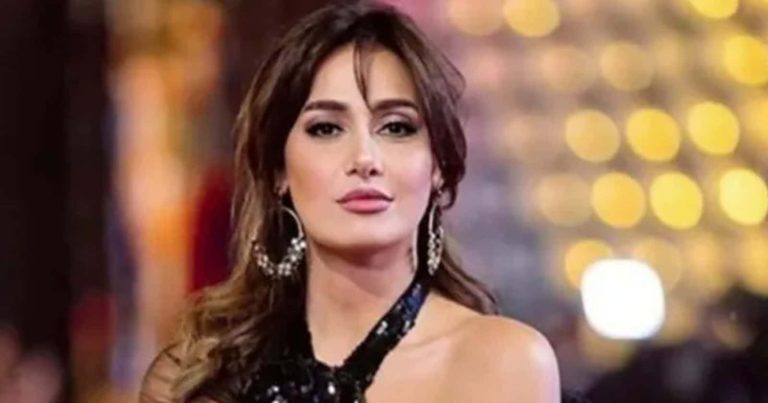 بعد 13 عاما من ارتداء النقاب وعملها كداعية..حلا شيحة كشفت عن ساقيها وظهرت بـ”بطن عارِ وصدر مكشوف” حلا شيحة watanserb.com