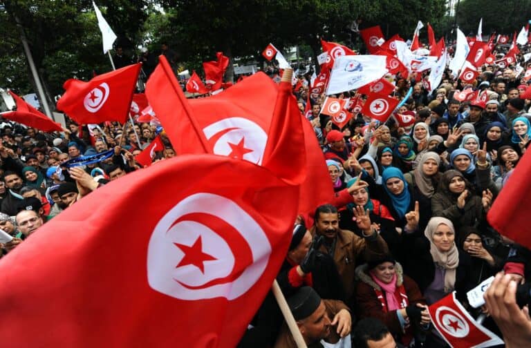 الاندبندنت: السلطات التونسية تحتقر المعارضة ونشطاء الثورة ضد عفو مالي مرتقب لأفراد نظام بن علي الثورة التونسية watanserb.com