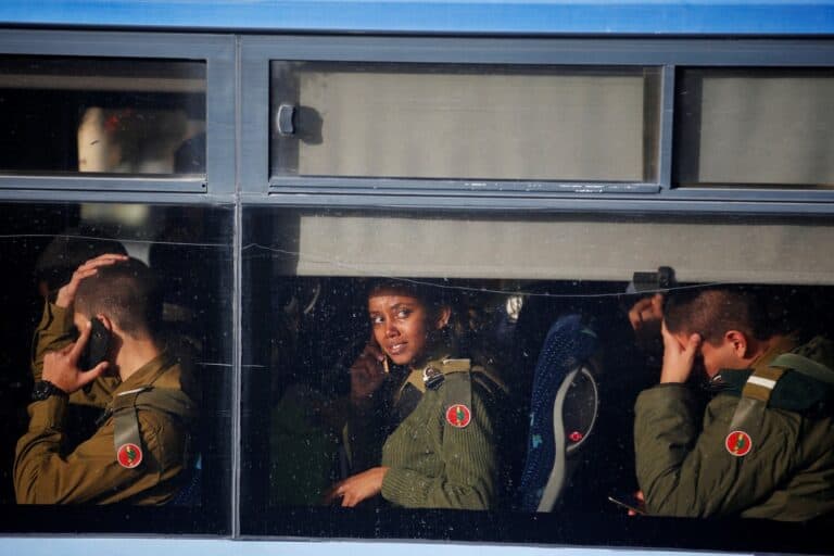 يديعوت أحرونوت: “30” جندياً غادروا الحافلة التي قصفتها القسام قبل دقائق فقط القسام تضرب حافلة عسكرية إسرائيلية watanserb.com