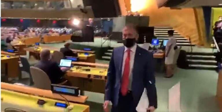 شاهد حقيقة انسحاب مندوب إسرائيل من جلسة أممية بسبب ما قاله وزير خارجية الجزائر مندوب إسرائيل في الأمم المتحدة جلعاد أردان watanserb.com