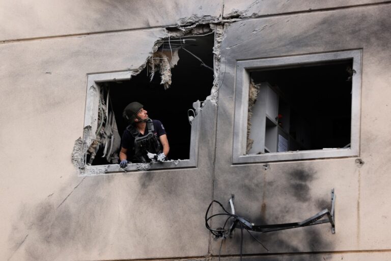 المقاومة تحرق عسقلان و(24) شهيداً في غزة بعد قصف شقة سكنية على رؤوس قاطنيها قصف المقاومة على عسقلان watanserb.com