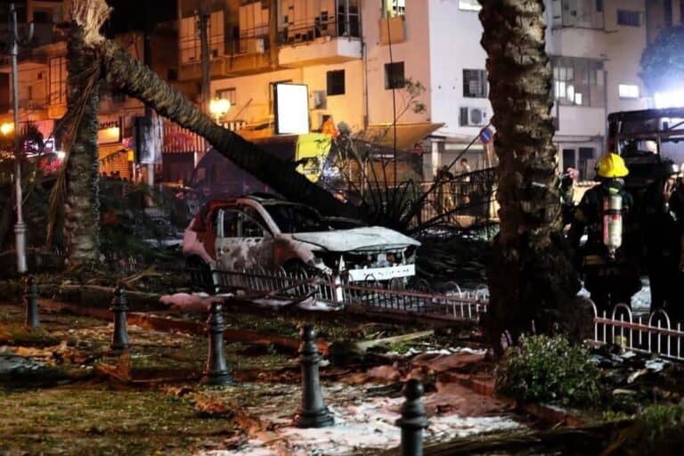 الدولة تحترق .. معاريف تكشف جنون نتنياهو وماذا فعلت صواريخ المقاومة في كلمتين صواريخ المقاومة تحرق تل أبيب watanserb.com