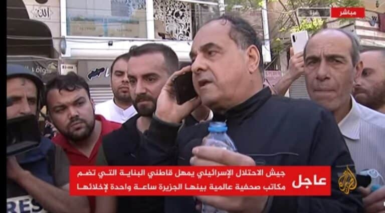 (دمرتم حياتنا وذكرياتنا لن نبكي على كاميرا).. هذا ما دار بين مالك برج الجلاء وضابط إسرائيلي مكالمة صاحب برج الجلاء مع ضابط المخابرات الاسرائيلية watanserb.com