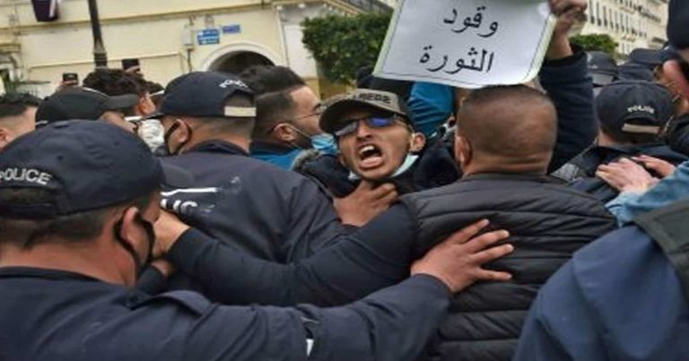 القمع في الجزائر watanserb.com