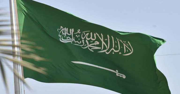 مشاجرة فتيات بالرياض watanserb.com