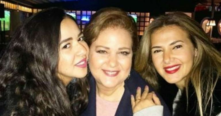 بعد 50 يوماً في العناية المركزة .. ما مصير دلال عبد العزيز التي لا تعلم بوفاة زوجها! دلال عبد العزيز في العناية المركزة watanserb.com
