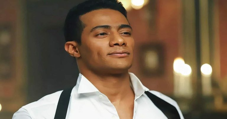 محمد رمضان يحتضن فتاة watanserb.com