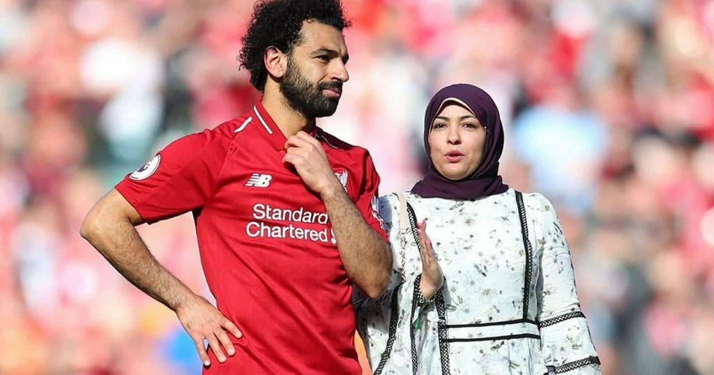 هذه نوعية السيارات التي يمتلكها صلاح ورونالدو وميسي وكين! صورة محمد صلاح وعائلته watanserb.com