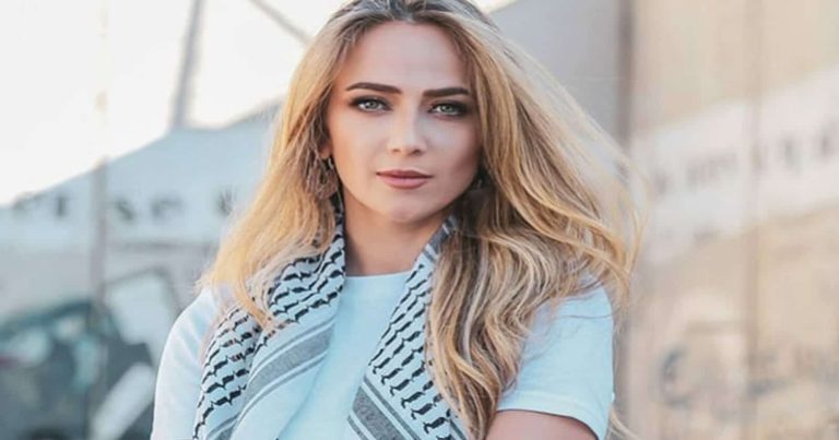 الفنانة دلال أبو آمنة watanserb.com